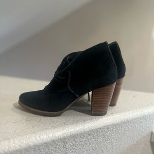 UGG Womens Sz 7W Mackie Black Leather Ankle Lace Up Boots Booties Casual Work